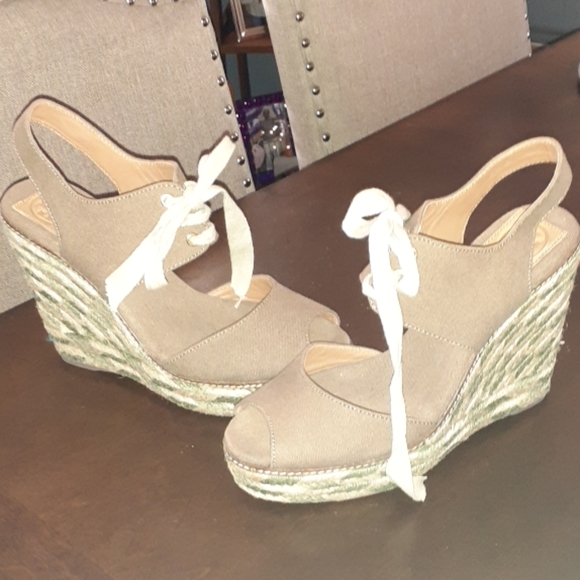 Tory Burch Shoes - EUC Tory Burch SANDALS